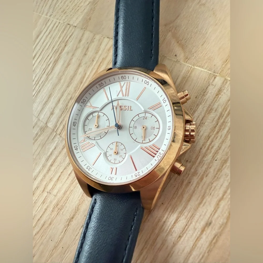Fossil ladies rose gold tone navy blue leather dress watch NEW BATTERY